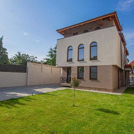 Cozy Brand New Boutique Aparthotel Brasov Bagian luar foto