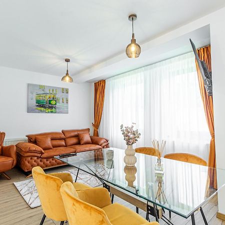 Cozy Brand New Boutique Aparthotel Brasov Bagian luar foto