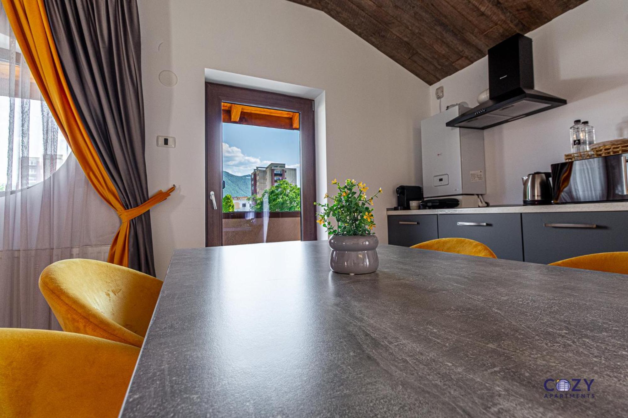 Cozy Brand New Boutique Aparthotel Brasov Bagian luar foto