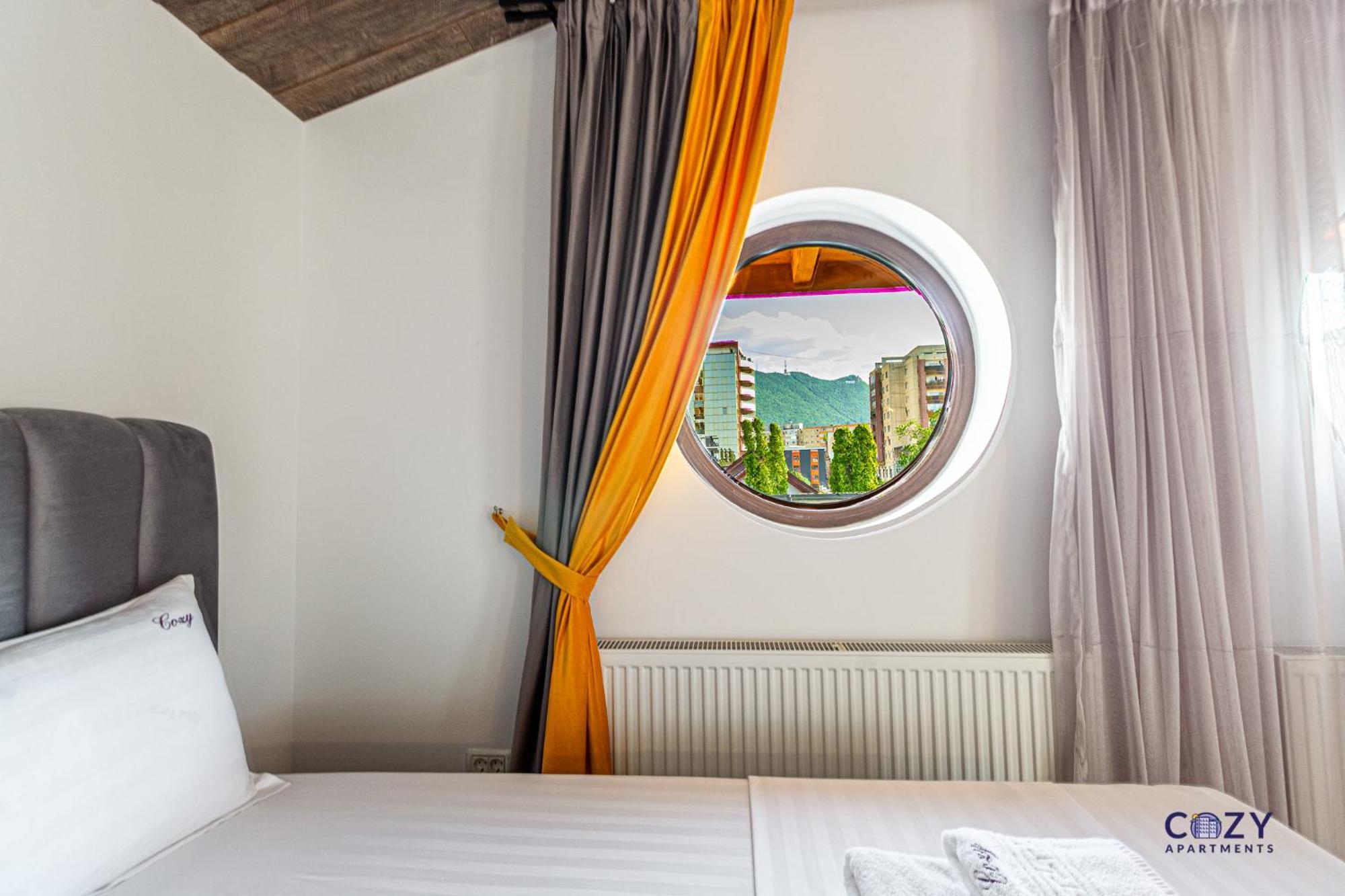 Cozy Brand New Boutique Aparthotel Brasov Bagian luar foto