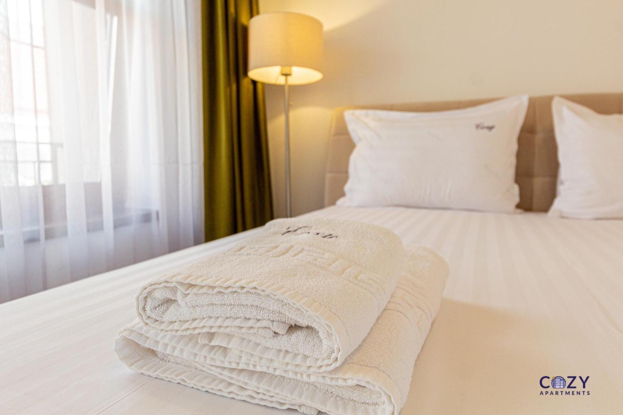 Cozy Brand New Boutique Aparthotel Brasov Bagian luar foto