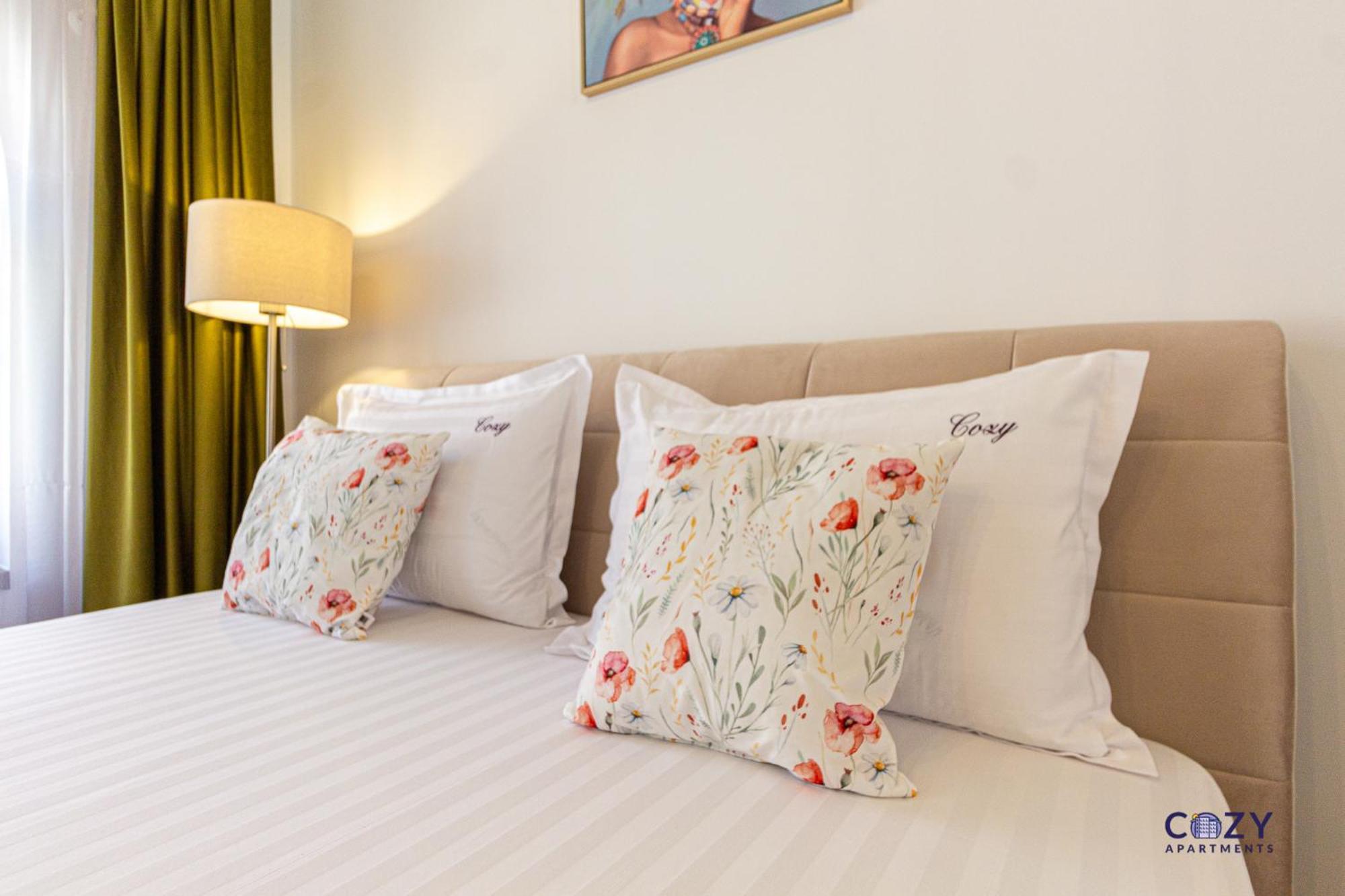 Cozy Brand New Boutique Aparthotel Brasov Bagian luar foto