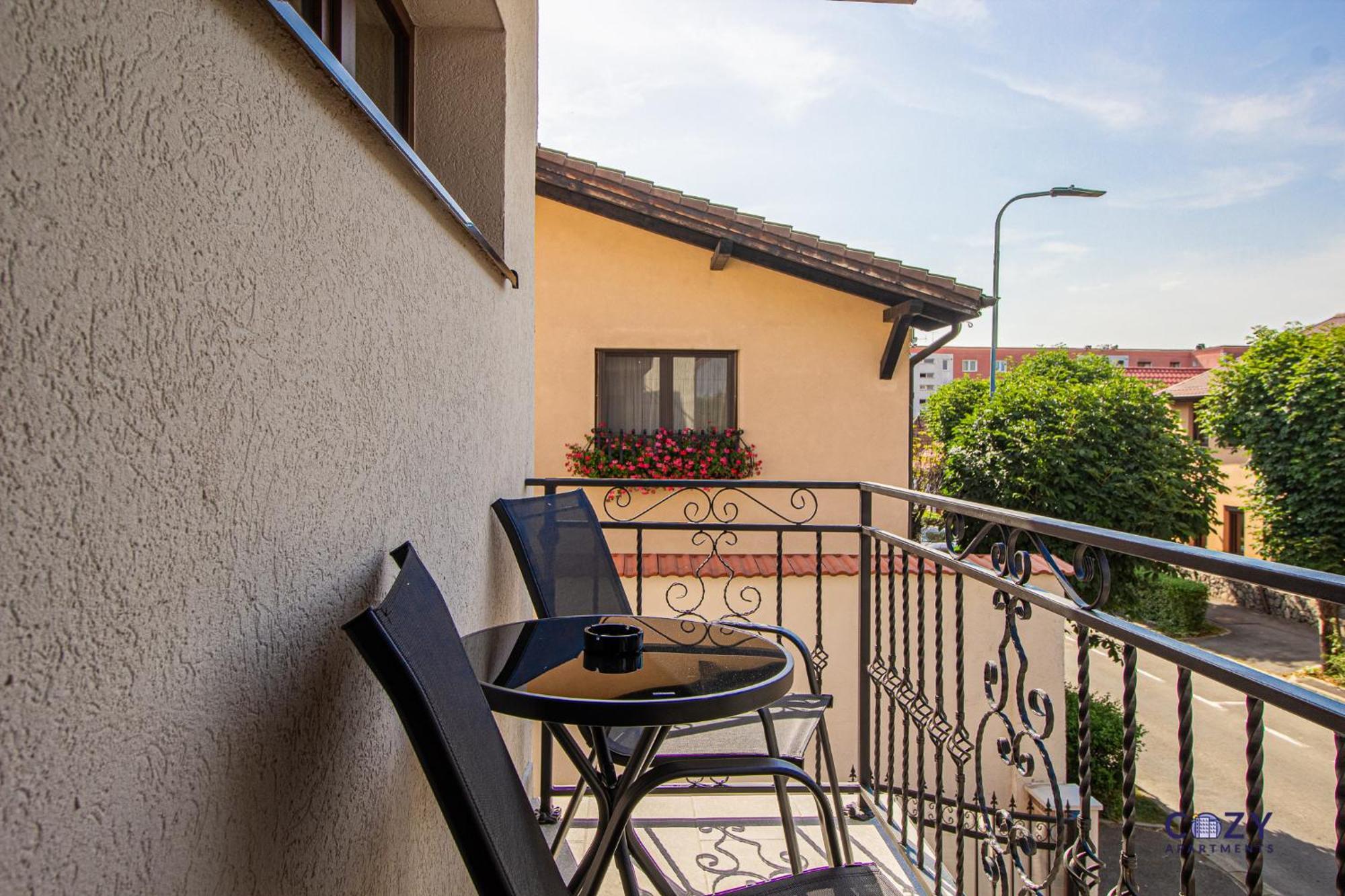 Cozy Brand New Boutique Aparthotel Brasov Bagian luar foto
