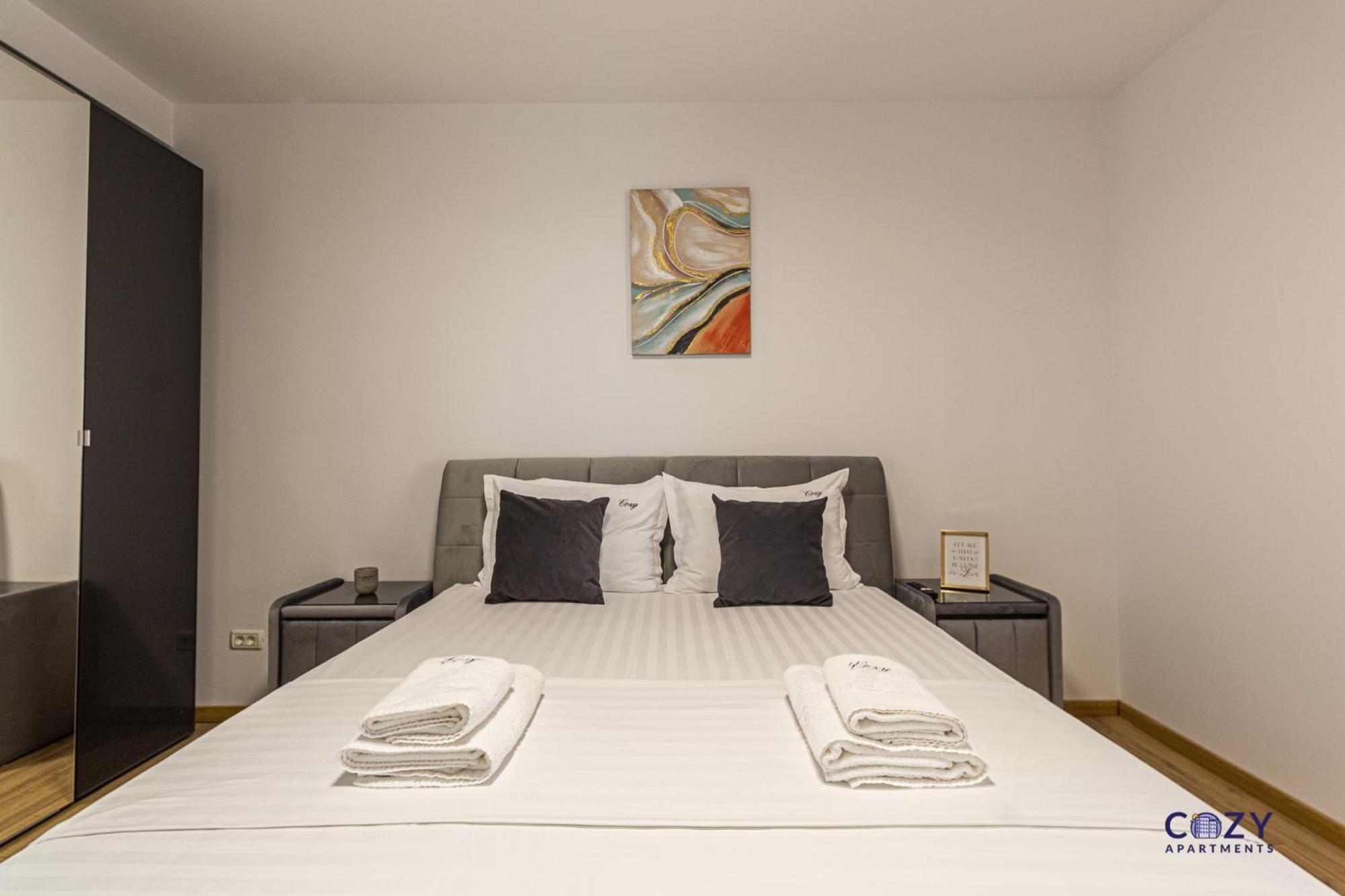 Cozy Brand New Boutique Aparthotel Brasov Bagian luar foto