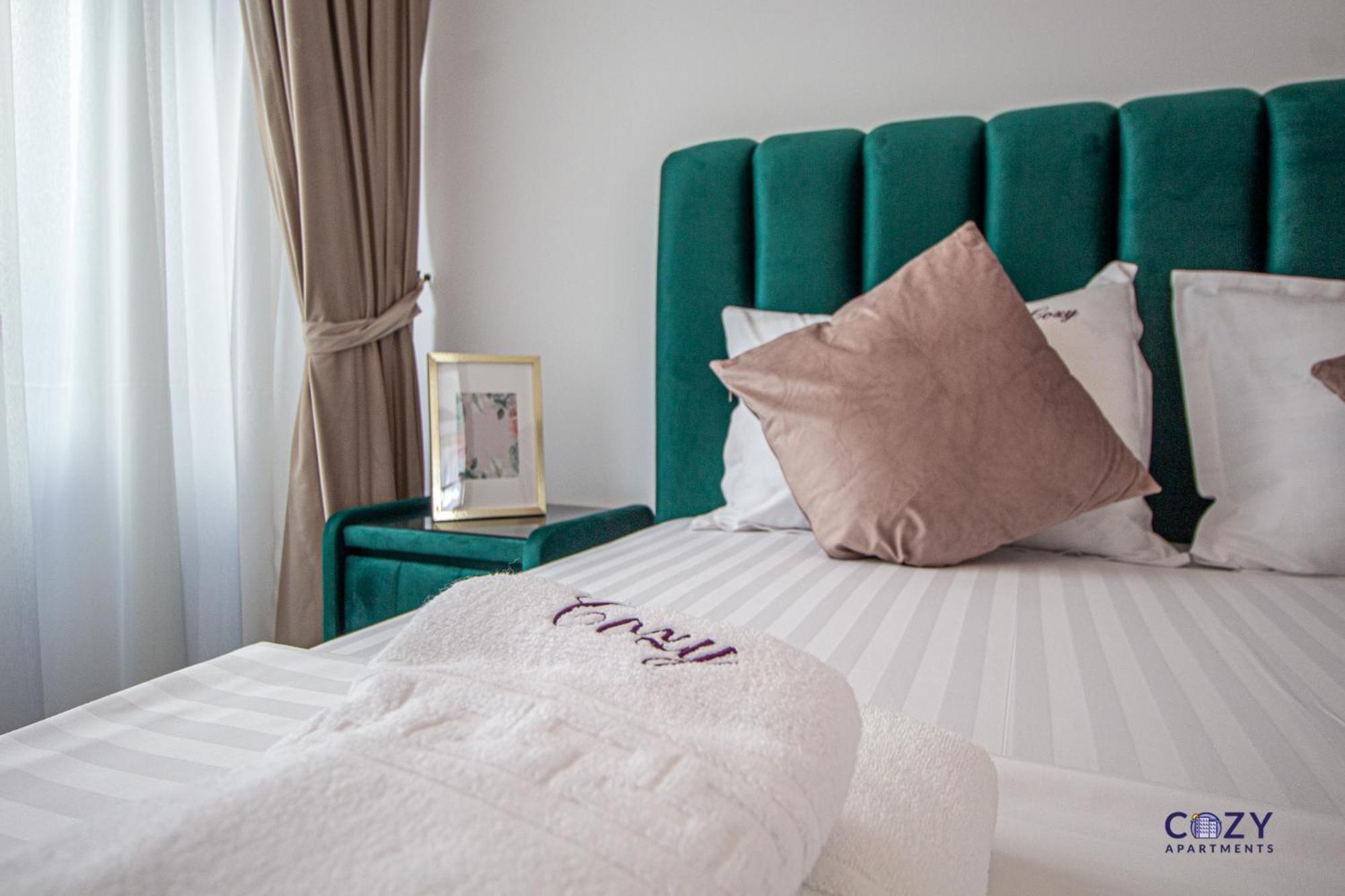 Cozy Brand New Boutique Aparthotel Brasov Bagian luar foto