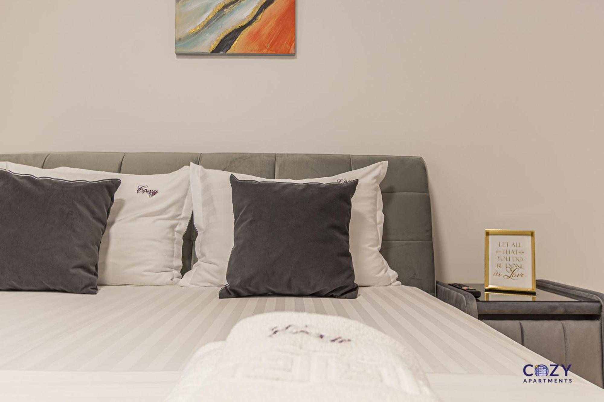 Cozy Brand New Boutique Aparthotel Brasov Bagian luar foto