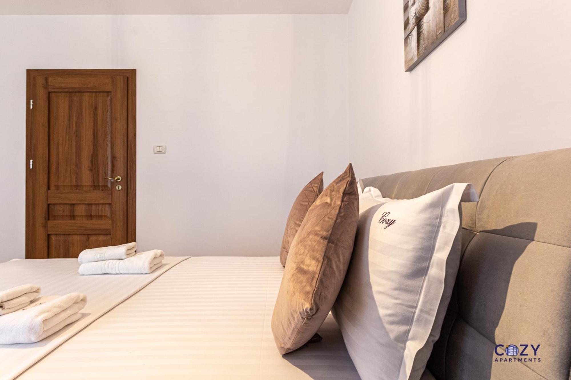 Cozy Brand New Boutique Aparthotel Brasov Bagian luar foto