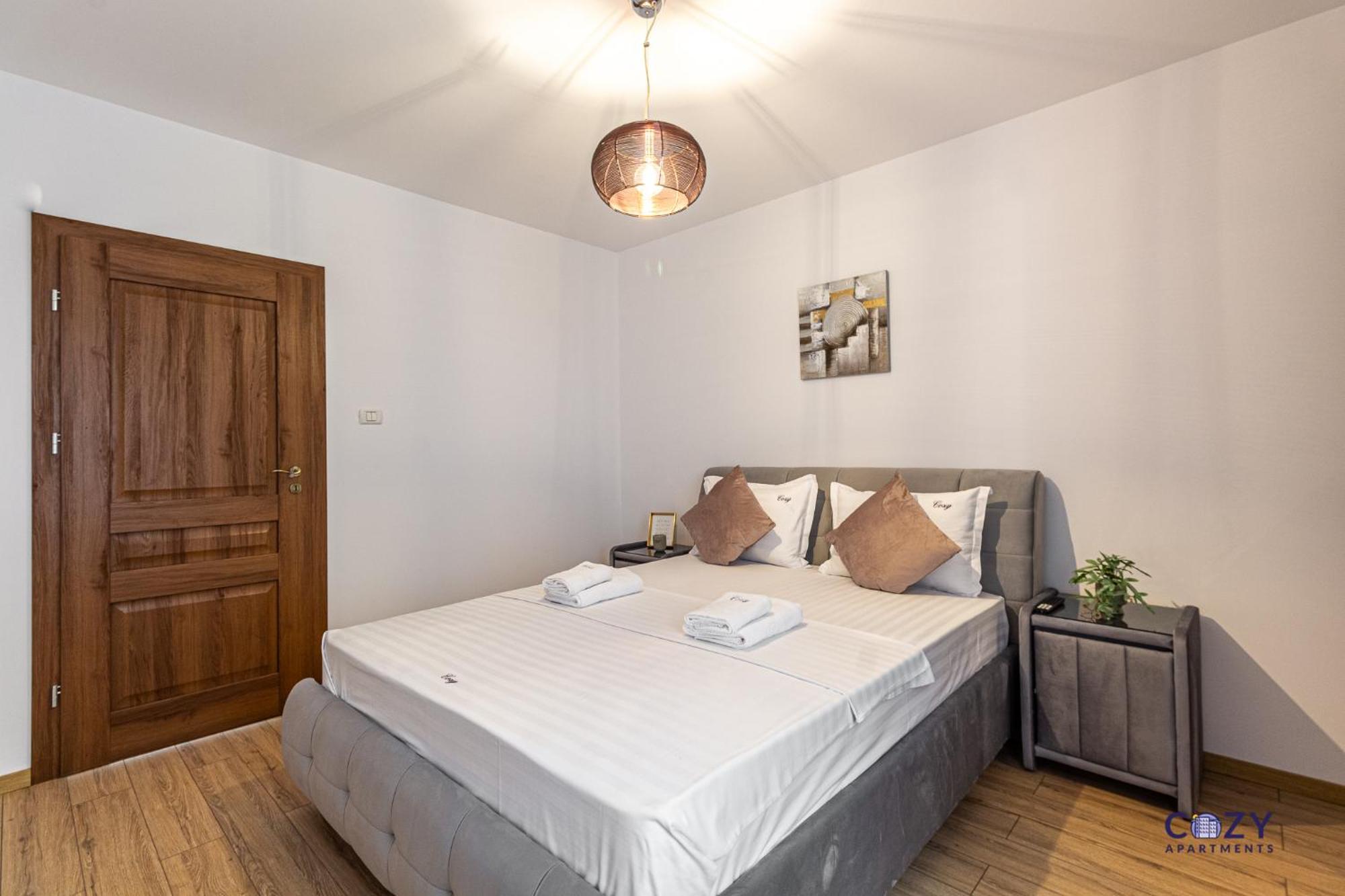 Cozy Brand New Boutique Aparthotel Brasov Bagian luar foto